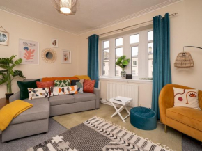 Pass the Keys Lovely 2 - Bed central flat with parking